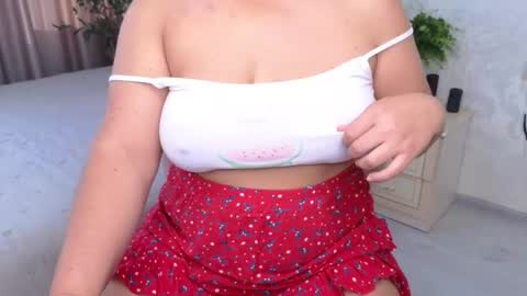 Snapshot of heroine_of_your_life chatting on September 29, 2025, 5:45 am Maryana online show from September 29, 2025, 5:45 am
