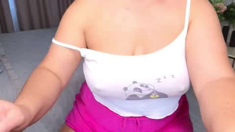 Snapshot of heroine_of_your_life chatting on October 8, 2025, 6:33 am Maryana online show from October 8, 2025, 6:33 am