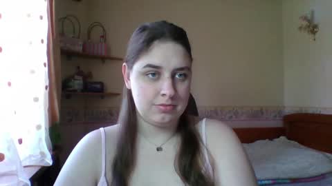 hess_luna_ online show from April 15, 2026, 9:05 am