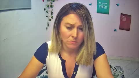 Snapshot of hestesiaxx chatting on February 19, 2026, 11:01 pm Hestesiaxx online show from February 19, 2026, 11:01 pm