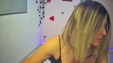 Snapshot of hestesiaxx chatting on March 14, 2026, 1:23 am Hestesiaxx online show from March 14, 2026, 1:23 am