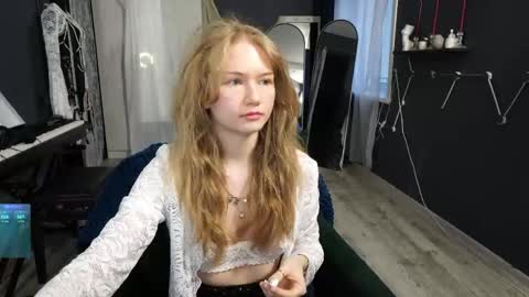 Snapshot of hetaerart chatting on May 19, 2026, 6:36 pm Sasha online show from May 19, 2026, 6:36 pm