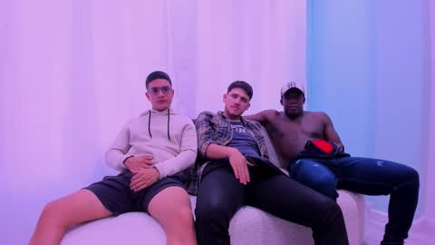 heteros men online show from January 9, 2026, 1:58 pm