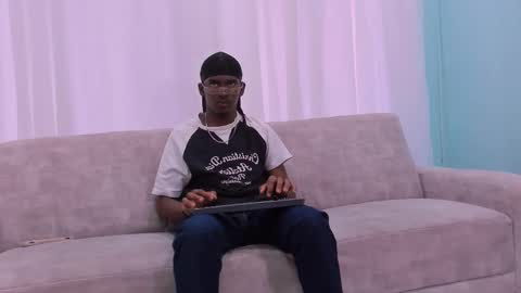 heteros men online show from February 2, 2026, 1:54 pm