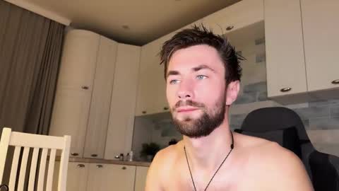 Snapshot of hey_arnold chatting on November 3, 2025, 8:21 pm Arnold online show from November 3, 2025, 8:21 pm