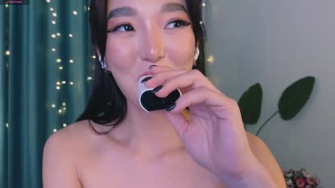 Snapshot of hey_herbal chatting on February 4, 2025, 5:55 pm Audrey online show from February 4, 2025, 5:55 pm
