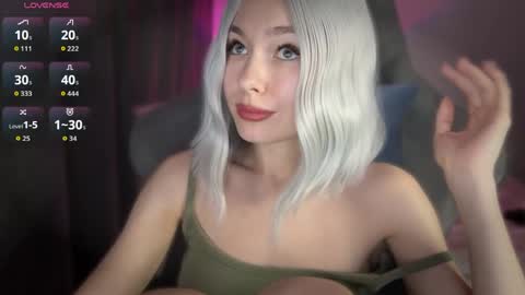  Nora  online show from May 9, 2026, 10:04 pm