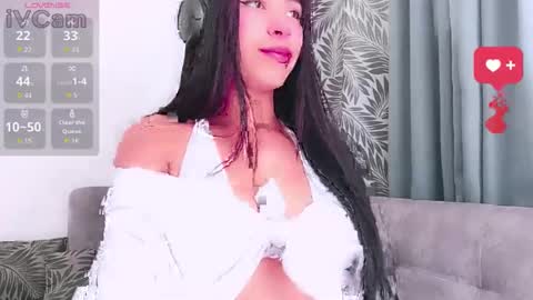 Snapshot of heyemi09 chatting on April 6, 2026, 2:29 pm heyemi09 online show from April 6, 2026, 2:29 pm