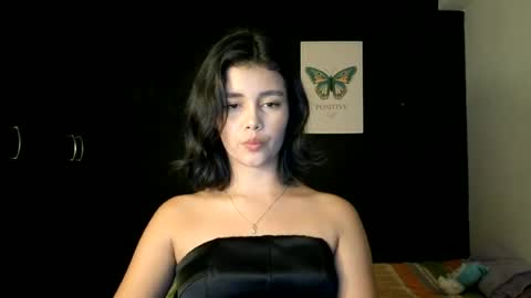 heyits_mia online show from June 17, 2026, 12:02 am