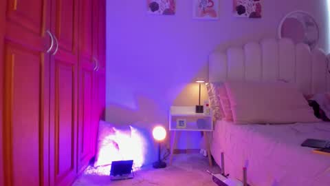 Snapshot of heymartina chatting on February 23, 2026, 2:03 pm Martina Ricci Show schedule Monday to Friday 8am colombia time I work some weekends online show from February 23, 2026, 2:03 pm