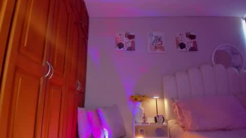 Snapshot of heymartina chatting on March 31, 2026, 3:12 pm Martina Ricci Show schedule Monday to Friday 8am colombia time I work some weekends online show from March 31, 2026, 3:12 pm