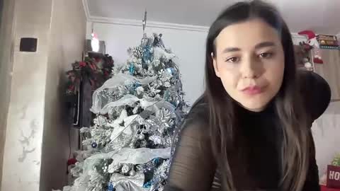 mia online show from December 17, 2025, 2:06 am