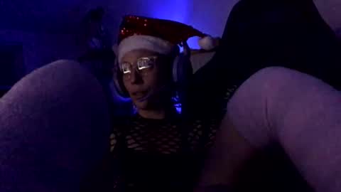 Snapshot of heynicole01 chatting on December 23, 2024, 8:22 am FlexieFae online show from December 23, 2024, 8:22 am