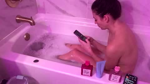 Snapshot of heynicole01 chatting on January 12, 2025, 11:58 pm FlexieFae online show from January 12, 2025, 11:58 pm