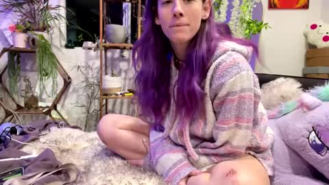 Snapshot of heynicole01 chatting on January 19, 2025, 5:48 am FlexieFae online show from January 19, 2025, 5:48 am