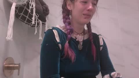 Snapshot of heynicole01 chatting on January 31, 2025, 12:39 am FlexieFae online show from January 31, 2025, 12:39 am