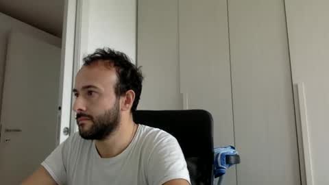 hhombre online show from October 17, 2025, 9:01 am