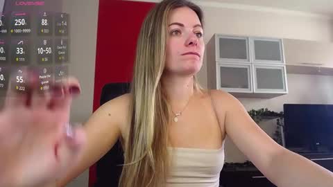 Lina online show from November 15, 2025, 8:22 am