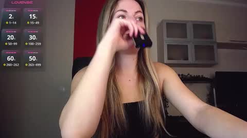 Lina online show from November 30, 2025, 8:40 am