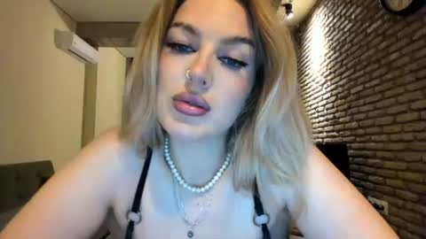 Snapshot of hi_lina chatting on June 14, 2026, 2:20 am Hi lina online show from June 14, 2026, 2:20 am