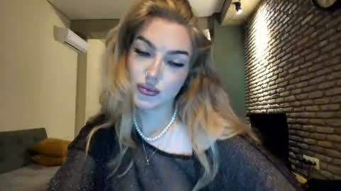 Snapshot of hi_lina chatting on June 25, 2026, 2:22 am Hi lina online show from June 25, 2026, 2:22 am