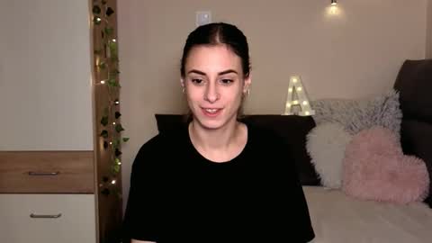 Ana online show from December 15, 2025, 8:13 pm