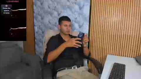 Snapshot of hiddenoffice chatting on January 8, 2026, 12:13 am George online show from January 8, 2026, 12:13 am