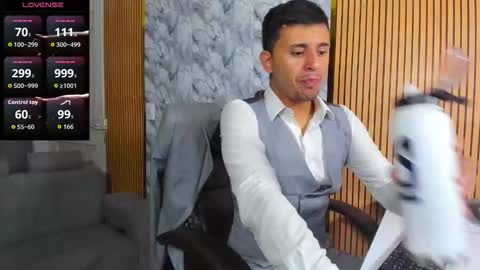 Snapshot of hiddenoffice chatting on January 17, 2026, 3:11 am George online show from January 17, 2026, 3:11 am