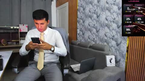 Snapshot of hiddenoffice chatting on February 10, 2026, 6:39 am George online show from February 10, 2026, 6:39 am