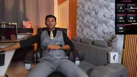 Snapshot of hiddenoffice chatting on February 13, 2026, 5:14 am George online show from February 13, 2026, 5:14 am