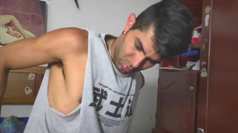 Snapshot of hideonbush051 chatting on February 25, 2026, 11:20 am hideonbush online show from February 25, 2026, 11:20 am