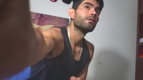 Snapshot of hideonbush051 chatting on March 3, 2026, 12:33 pm hideonbush online show from March 3, 2026, 12:33 pm