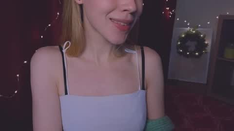 Snapshot of hihi_im_chloe chatting on December 4, 2024, 8:40 pm Chloe online show from December 4, 2024, 8:40 pm