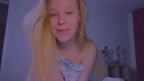 Snapshot of hihi_im_chloe chatting on March 4, 2025, 3:00 am Chloe online show from March 4, 2025, 3:00 am