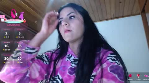 hilaril18 online show from December 16, 2025, 12:37 am