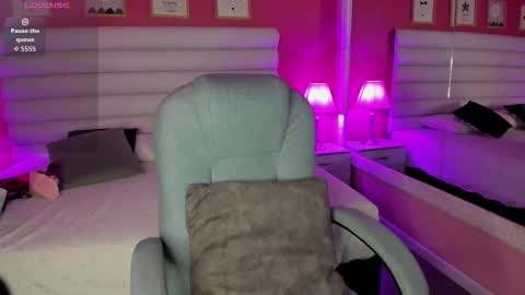 Snapshot of hilary_tailor chatting on October 17, 2025, 11:35 am hilary_tailor online show from October 17, 2025, 11:35 am