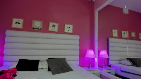 Snapshot of hilary_tailor chatting on November 20, 2025, 11:10 am hilary_tailor online show from November 20, 2025, 11:10 am