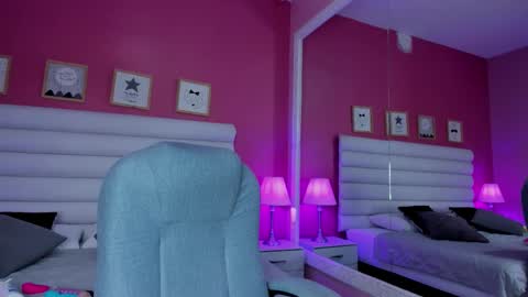 Snapshot of hilary_tailor chatting on November 25, 2025, 10:59 am hilary_tailor online show from November 25, 2025, 10:59 am