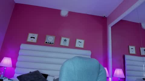 Snapshot of hilary_tailor chatting on December 2, 2025, 11:04 am hilary_tailor online show from December 2, 2025, 11:04 am