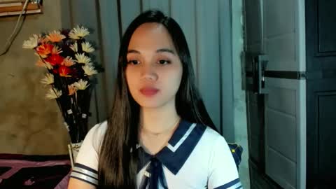 hilarymolly online show from April 12, 2026, 6:51 am