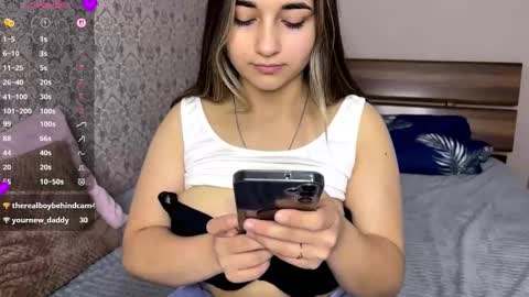 Snapshot of hildaaxley chatting on October 16, 2025, 8:21 pm Ani online show from October 16, 2025, 8:21 pm