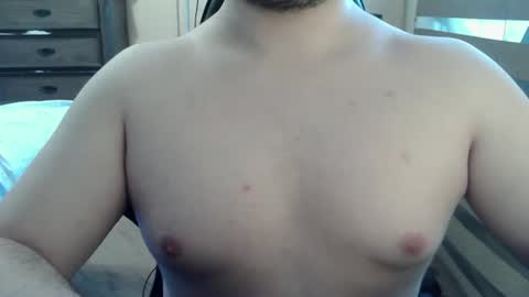 Snapshot of himbo_fox chatting on July 6, 2026, 12:40 am Himbo fox online show from July 6, 2026, 12:40 am
