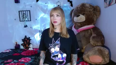 Snapshot of himiiko_toga chatting on October 12, 2025, 8:19 pm Himiiko online show from October 12, 2025, 8:19 pm