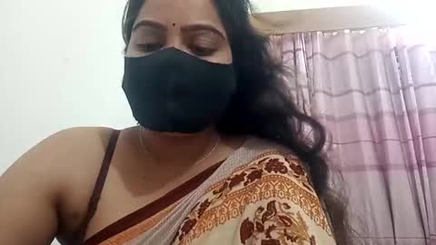 himuhimu22 online show from October 18, 2025, 6:52 pm