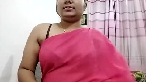 himuhimu22 online show from November 18, 2025, 7:07 pm