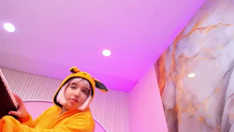 hinata_dolly online show from November 8, 2025, 12:16 pm