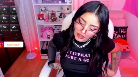 Snapshot of hinataweed01 chatting on December 20, 2024, 2:08 am Karol Independent Model online show from December 20, 2024, 2:08 am