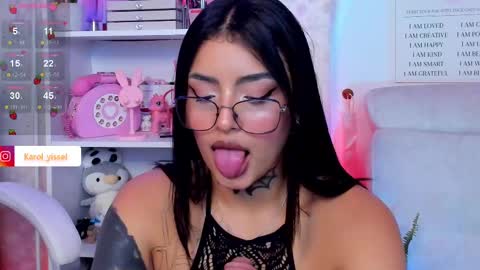 Snapshot of hinataweed01 chatting on February 25, 2025, 12:36 am Karol Independent Model online show from February 25, 2025, 12:36 am