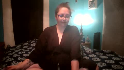 Bella online show from November 18, 2025, 2:06 am