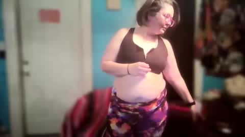 Snapshot of hippihope420 chatting on February 7, 2026, 3:43 am Bella online show from February 7, 2026, 3:43 am